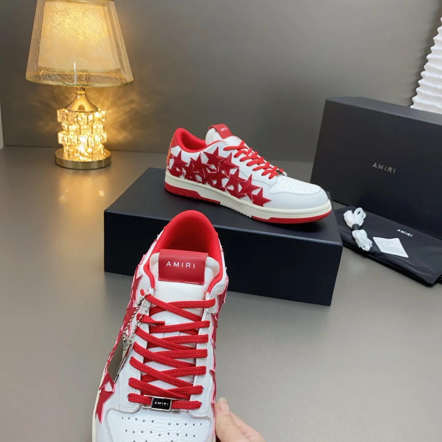 p620🐮🐮AMIRI 💧🌳Couple model💎 The latest The Pacific series Couple model Bone Star Casual sneakers Skateboard shoes ✔️ AMIRI's Pacific shoes are a sneaker that combines luxury and street style. Many celebrities and Internet celebrities have the same style. Its design and workmanship are very elegant. Made of high-grade cow leather, soft to the touch and highly durable 💘💍Fabric: Original customized imported first-layer cowhide 💘💍Inner lining: Original customized breathable mesh lining 💘💍Feet: Original injection molded one-piece, comfortable and wear-resistant without tiring the feet 💘💍Outsole: Original 1:1 molded three-color sole Original outsole 💘💍Sole thickness: 3CM 💘💍Size: Female 35-40 Male 39-46 💘💍price; top version 💦Special remarks Remark: (Female size 34 40. Men’s size 38 45 46 is customized and cannot be returned or exchanged) Please note when placing an order! Thank you🤝🤝